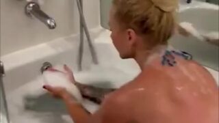 Ebanie Bridges-blonde bomber Onlyfans Leaked – Nude In Bathtub