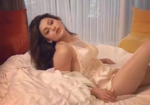 Urvashi Rautela Leaked Video Erotic On Bed